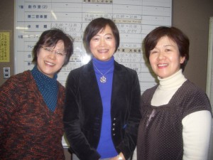 左から、副代表の有坂さん、代表の齋藤さん、事務局の照井さん