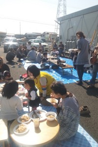 青空のもとで秋祭り