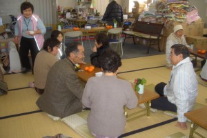 お茶を飲みながら、語り合う